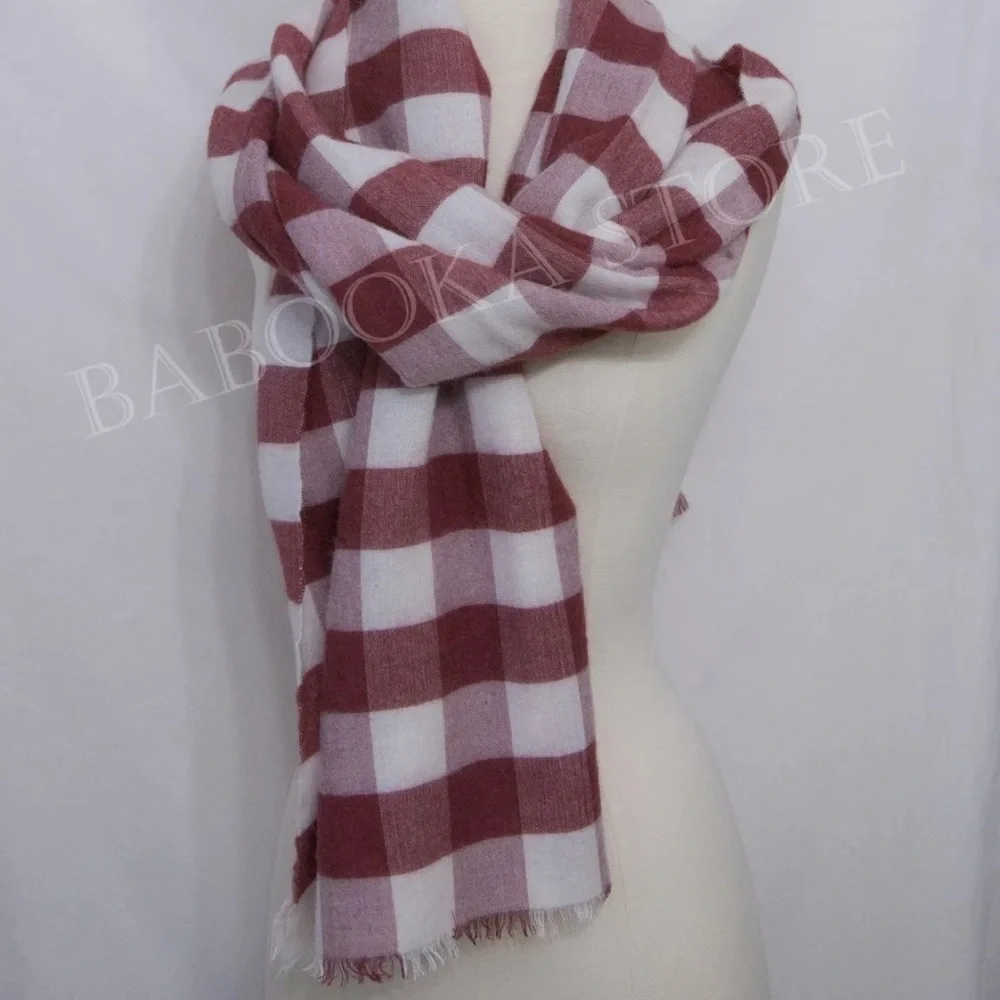 GAP Women Wool Blend Warm Cozy Checkered Scarf, Woman's Scarf Plaid Wrap NWT
